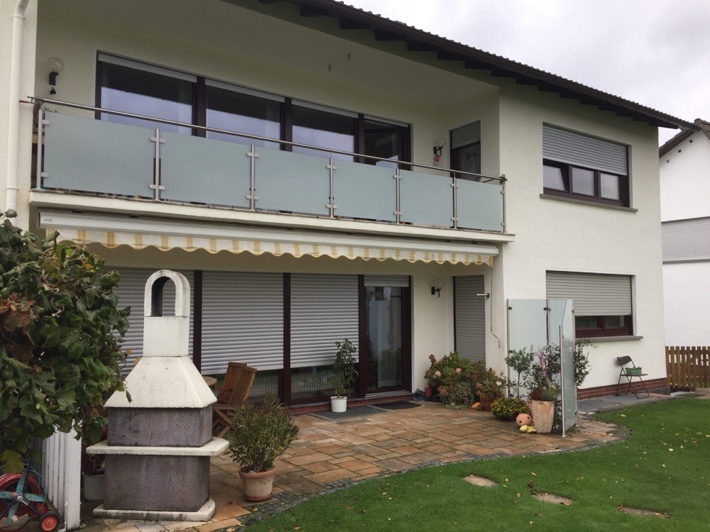Balkongeländer aus Edelstahl mit Glasfüllung